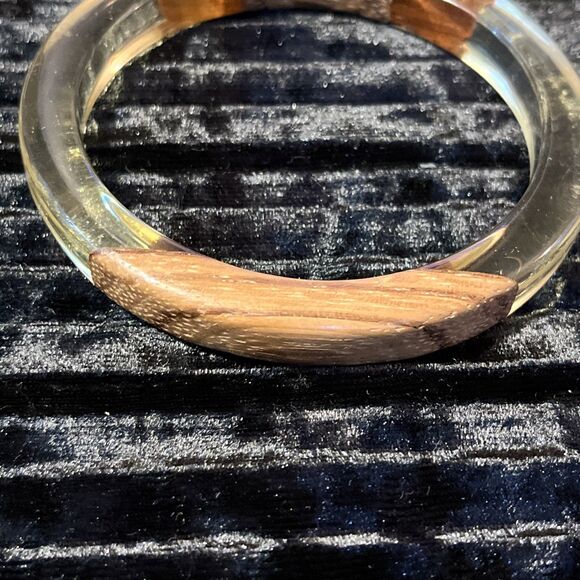 Vintage 1970s MCM Clear Lucite And Wood Bangle Bracelet Retro Jewelry - Picture 4 of 6